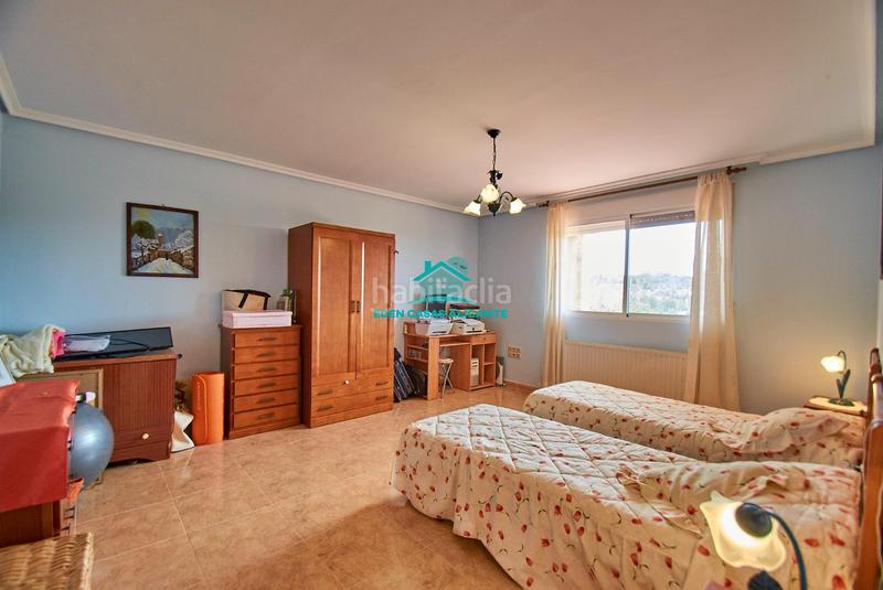 Foto b83e3576-b760-4595-886c-213b78cc9018. Chalet gran vivienda de 2 plantas con 4 dormitorios 4 baños y vistas al mar en Busot