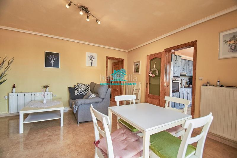 Foto d74a4c7f-4941-4adb-a799-8dbc5f4081ce. Chalet gran vivienda de 2 plantas con 4 dormitorios 4 baños y vistas al mar en Busot