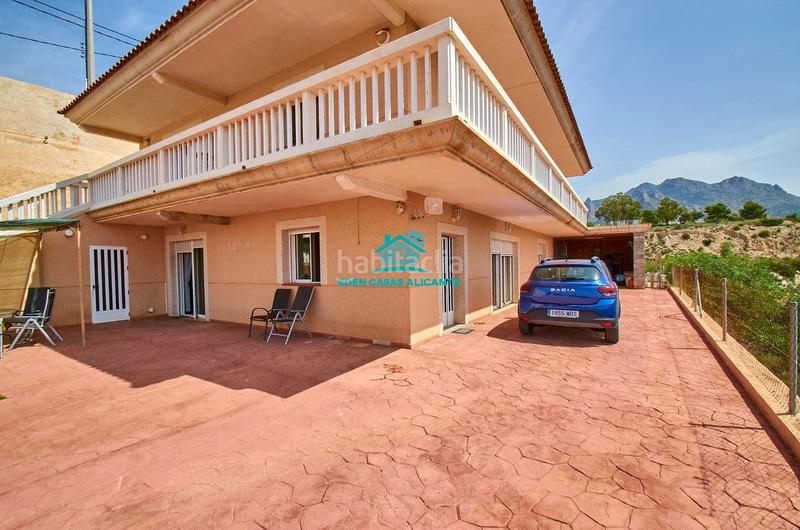Foto db3ec3d1-9e4c-4694-bad1-1cd5fc92ac87. Chalet gran vivienda de 2 plantas con 4 dormitorios 4 baños y vistas al mar en Busot