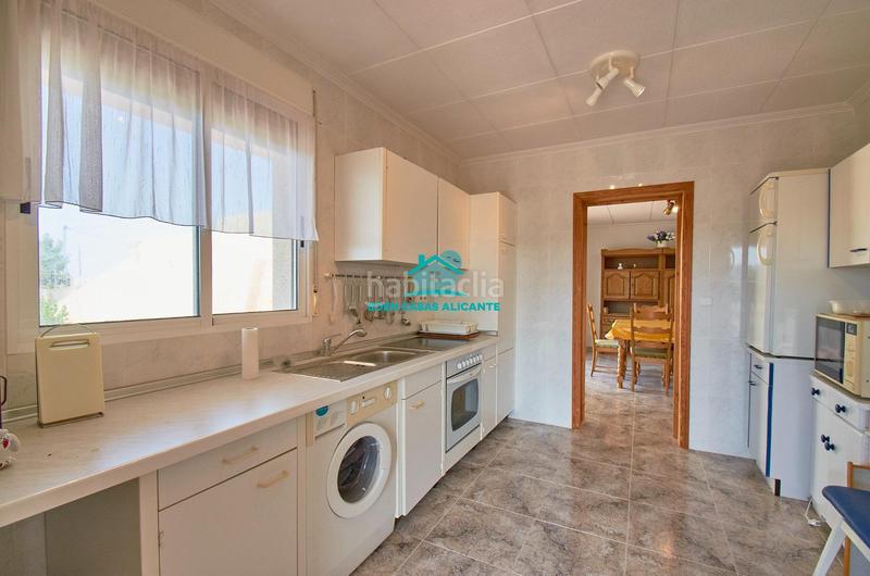 Foto e6069b5f-061e-4921-be07-9bc50e372bb2. Chalet gran vivienda de 2 plantas con 4 dormitorios 4 baños y vistas al mar en Busot