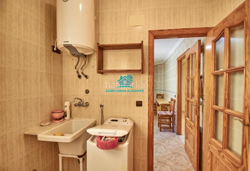 Foto 06e2518f-a8e5-4003-b77f-e64abe0c184a. House with heating parking in Campello Playa Campello (el)