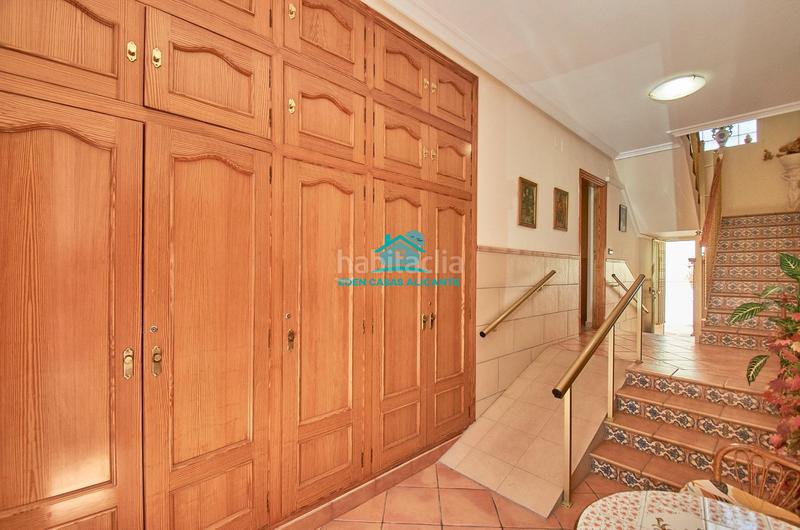 Foto 1e3134e6-19e4-4494-af87-5da34f4564d8. House with heating parking in Campello Playa Campello (el)