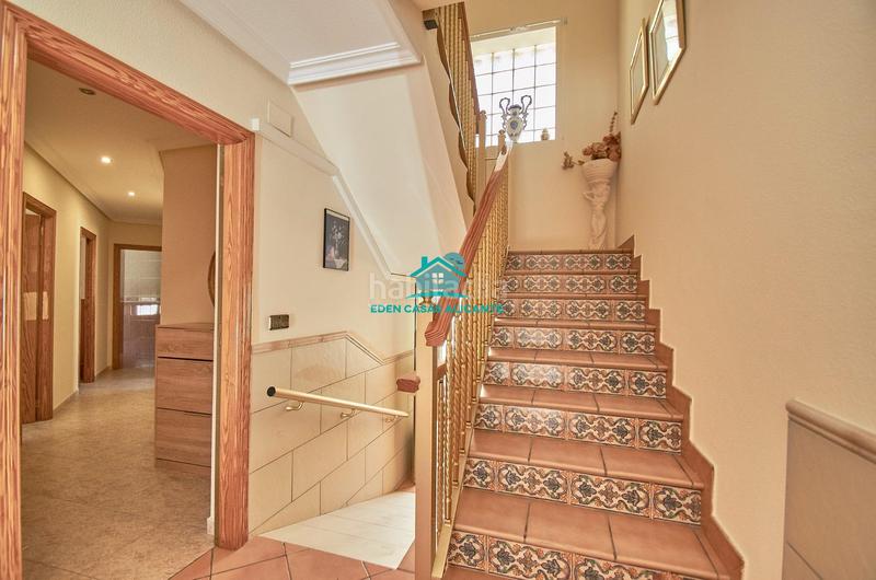 Foto 246e4f6a-bbce-4caf-ba00-586c74b55db3. House with heating parking in Campello Playa Campello (el)