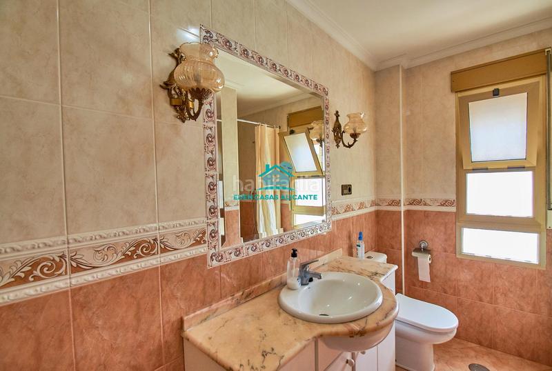 Foto 54bd3484-c15c-4a45-ac36-9930591b2b83. House with heating parking in Campello Playa Campello (el)