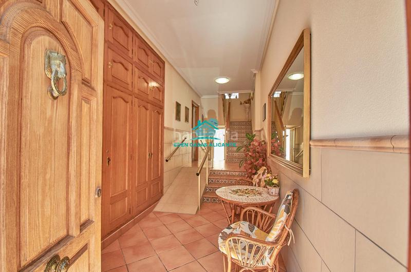 Foto 66c58b59-86c4-4078-9b60-e0d982dd6534. House with heating parking in Campello Playa Campello (el)