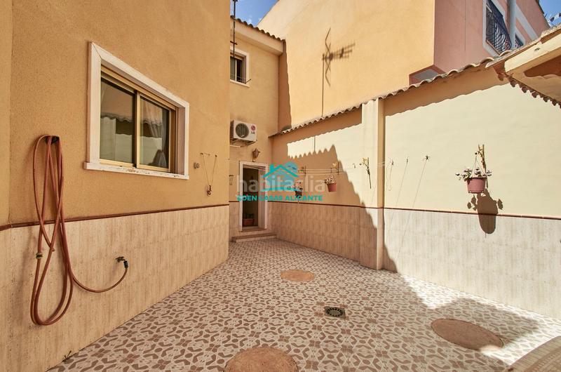 Foto b8fbf815-d0bf-41bf-9888-43d03a9fb118. House with heating parking in Campello Playa Campello (el)