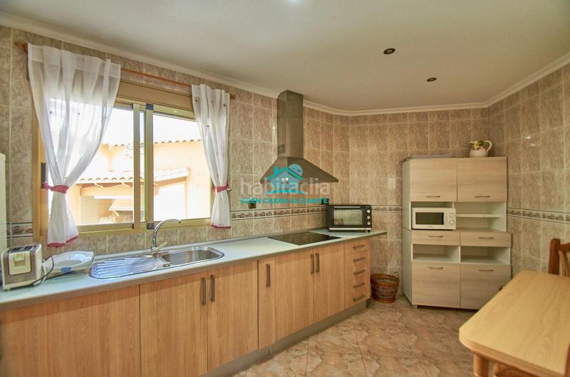 Foto eb1a754c-0db6-47f2-9900-280d8b0c9f9c. House with heating parking in Campello Playa Campello (el)