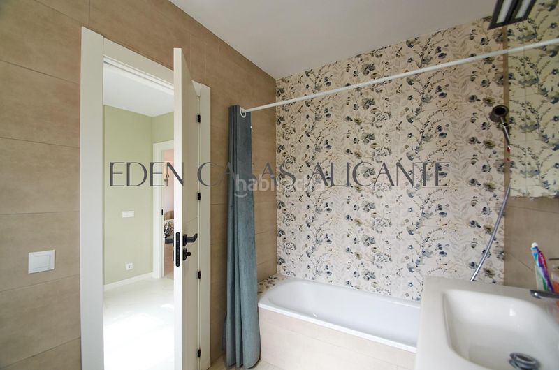 Foto c3f339f8-d63d-480d-a7bd-60e8e16df3db. Xalet amb aparcament piscina a Busot