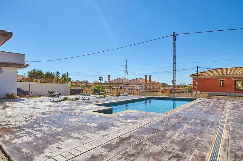 Foto f1812401-0e0a-4bb9-a6f6-e01d1781af82. Xalet amb aparcament piscina a Busot