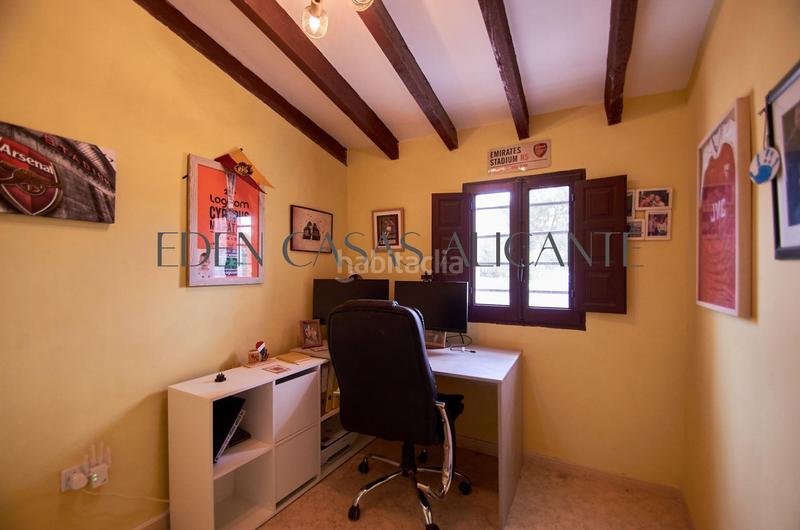 Foto fd815050-0f64-4b94-8eb2-c7e060fa52d2. Chalet en polígono 15 parcela 107 los cerros. jijona/Xixona 107 preciosa casa de campo de 180 m con 4 dormitorios en jijona, con vistas al mar en una parcela rústica de 5000 m. en Xixona