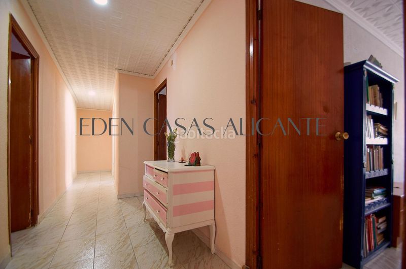 Foto 0202dd25-6627-4648-bf1a-7df1b8d08e1a. Casa adossada a Campello Pueblo Campello (el)