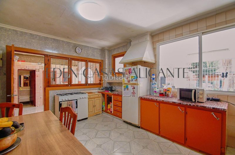 Foto 0e6da085-e62d-4d52-b7e0-7776654656f0. Casa adossada a Campello Pueblo Campello (el)