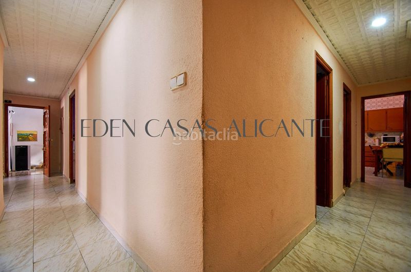 Foto 6fa064f4-8903-4b19-a152-0d89d2183817. Casa adossada a Campello Pueblo Campello (el)