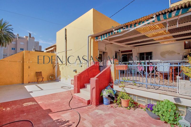Foto 992d6391-4a58-4571-b10b-1d3fd6c96609. Casa adossada a Campello Pueblo Campello (el)