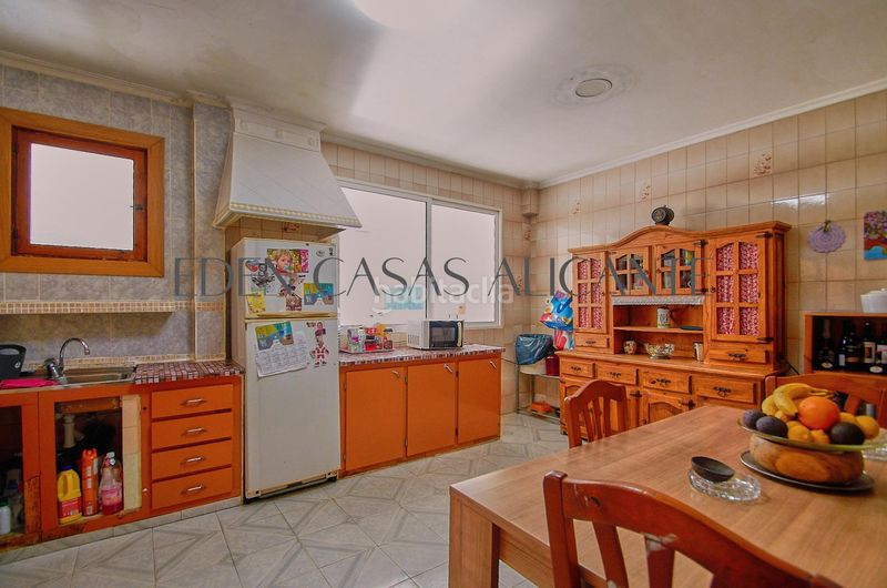 Foto b97f435a-1552-48f0-baf4-e8f3f1025ae9. Casa adossada a Campello Pueblo Campello (el)