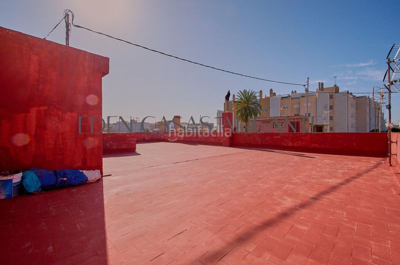 Foto de47dbf7-a0ea-49ff-94cc-7ccfba3dac1d. Casa adossada a Campello Pueblo Campello (el)