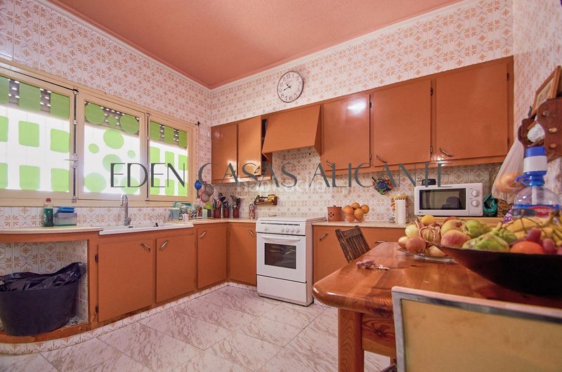 Foto e0d2b272-a57c-481f-80cf-20d95b13ff28. Casa adossada a Campello Pueblo Campello (el)