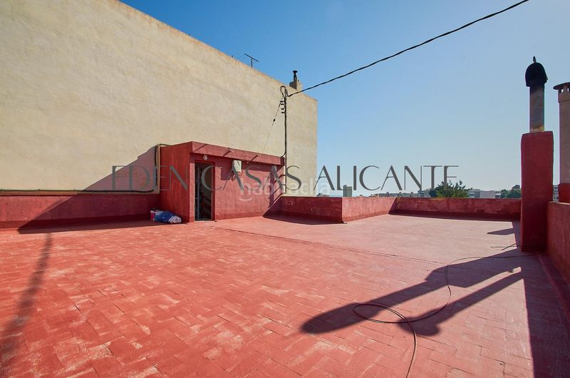 Foto e86de9bd-9aa6-4ffa-9d7e-26e2d4b5fcbe. Casa adossada a Campello Pueblo Campello (el)