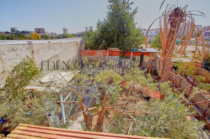 Foto f829c701-587e-42b3-9311-c1b7462660ee. Casa adossada a Campello Pueblo Campello (el)