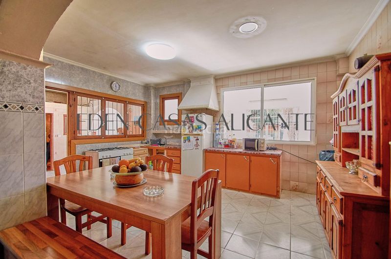 Foto fa9affcb-421c-4380-a77e-83e6fc283eb6. Casa adossada a Campello Pueblo Campello (el)