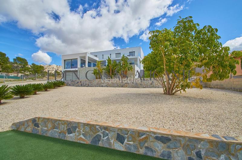 Foto c1007ab8-ba9d-4480-b8a9-ca04e0138f59. Xalet amb calefacció aparcament piscina a Montnegre Alicante