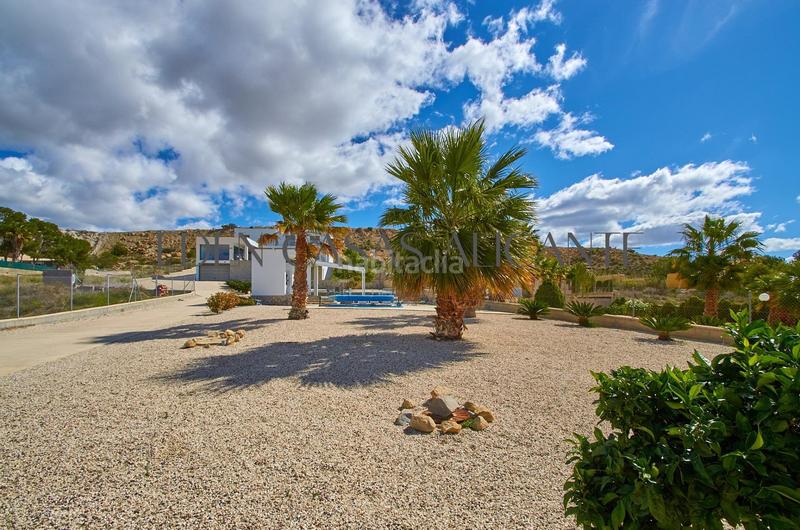 Foto dc2b6fcd-89ef-48cb-9a19-01016dd494a0. Xalet amb calefacció aparcament piscina a Montnegre Alicante