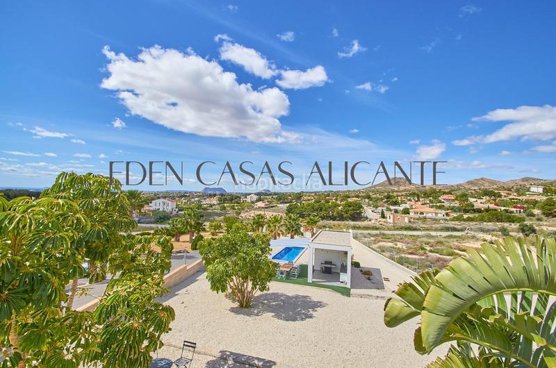 Foto ea800f29-13fe-42d6-95de-70cc7b1a7cb1. Xalet amb calefacció aparcament piscina a Montnegre Alicante