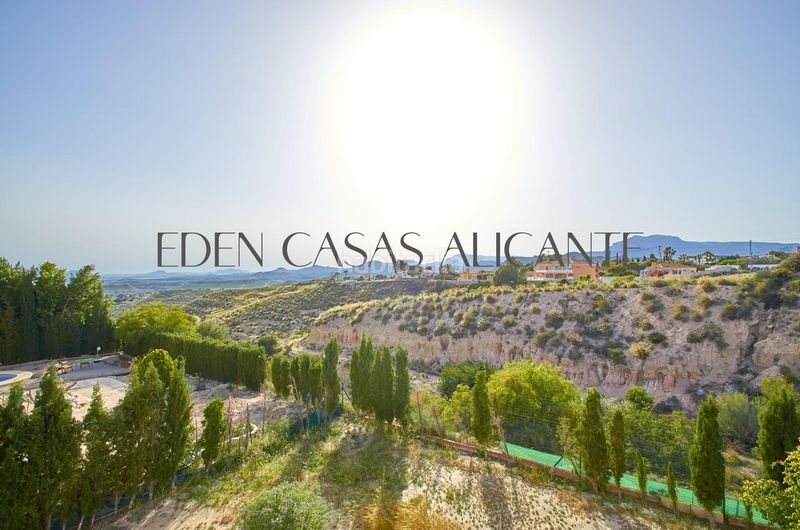 Foto 54577eb9-b015-4866-b3c3-8038bf455b95. Xalet amb piscina a Busot