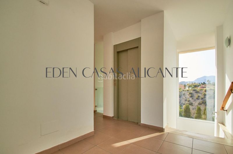 Foto 9826a578-b1a8-4957-a518-a2424ff0f520. Xalet amb piscina a Busot