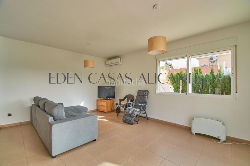 Foto c879b49a-6a18-4675-9c2c-d4b06cf019ef. Xalet amb piscina a Busot
