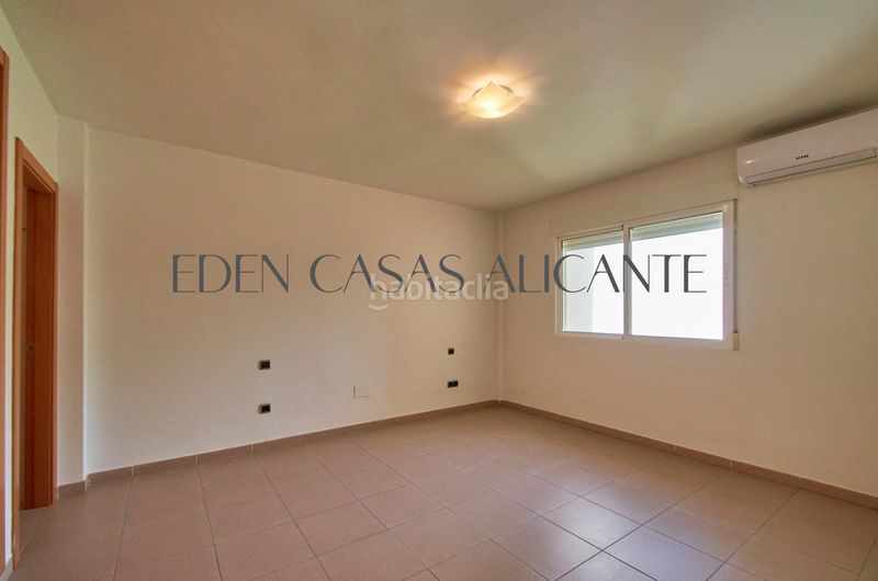 Foto e9068665-2fda-4060-9579-c941faabcaa1. Xalet amb piscina a Busot