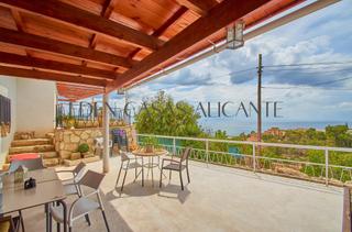 Casa  Marbella. Chalet independiente de 3 dormitorios 1 baños con piscina con vi