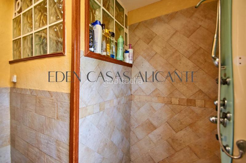 Foto 10c3ef30-f36e-4beb-8a98-785f89c30039. Casa amb calefacció aparcament piscina a Pueblo Español-Coveta Fumá Campello (el)