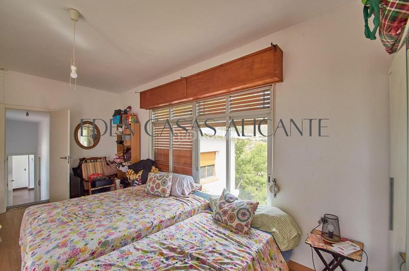 Foto 3d8f26f3-c4ef-45ef-8881-0cb4ed310f5b. Casa amb calefacció aparcament piscina a Pueblo Español-Coveta Fumá Campello (el)