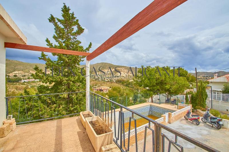 Foto 9d96685e-8925-47a3-a7e4-73f644f3c6f1. Casa amb calefacció aparcament piscina a Pueblo Español-Coveta Fumá Campello (el)