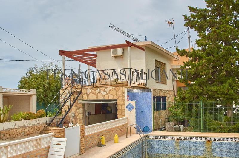 Foto dd0fee02-758d-4bdd-8d7a-1ec2515bc05d. Casa amb calefacció aparcament piscina a Pueblo Español-Coveta Fumá Campello (el)