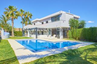 Chalet  Andalusita. Moderno chalet independiente de 4 dormitorios en venta  rio park