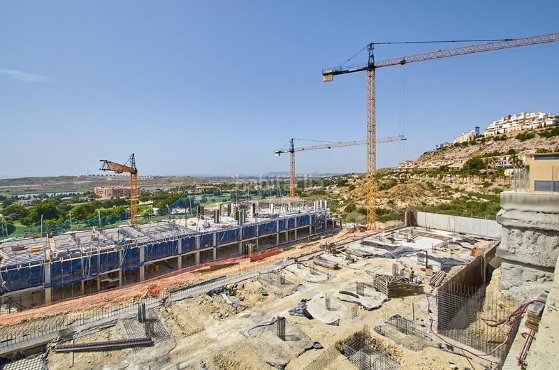 Foto 0105eba1-bcfb-4e07-b5df-bdbc28d79e75. Àtic amb calefacció aparcament piscina a Bonalba-Cotoveta Mutxamel