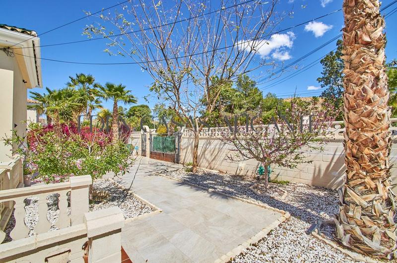 Foto 0ce9839e-0d76-4ced-a73a-918860bc6eb5. Chalet villa independiente de 4 dormitorios con piscina privada en Valle del Sol, alicante en Mutxamel