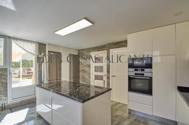 Foto 34e6c5f7-47e5-47f5-bed6-e96a117a365f. Chalet villa independiente de 4 dormitorios con piscina privada en Valle del Sol, alicante en Mutxamel
