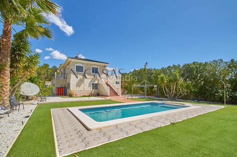 Foto 4ca07f2d-7603-49a7-ab89-c988a6a6874d. Chalet villa independiente de 4 dormitorios con piscina privada en Valle del Sol, alicante en Mutxamel