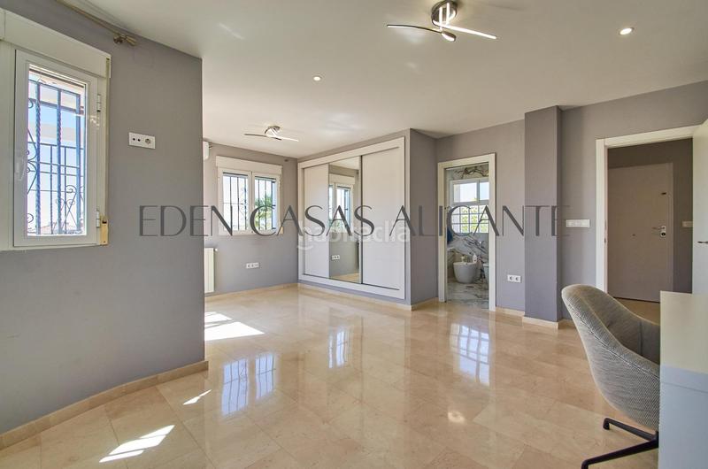Foto 5ca09e28-60de-4f59-9874-7d837ced5b39. Chalet villa independiente de 4 dormitorios con piscina privada en Valle del Sol, alicante en Mutxamel