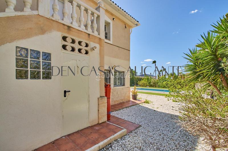 Foto 8c746294-bd7d-4228-b9b8-ee3c9370851f. Chalet villa independiente de 4 dormitorios con piscina privada en Valle del Sol, alicante en Mutxamel