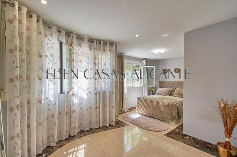 Foto b35a642d-90a6-484f-b267-8e65a5b8238c. Chalet villa independiente de 4 dormitorios con piscina privada en Valle del Sol, alicante en Mutxamel