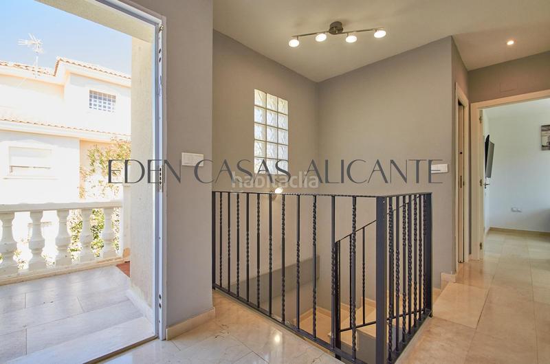 Foto d125335d-747e-4b74-8695-a58252f914de. Chalet villa independiente de 4 dormitorios con piscina privada en Valle del Sol, alicante en Mutxamel