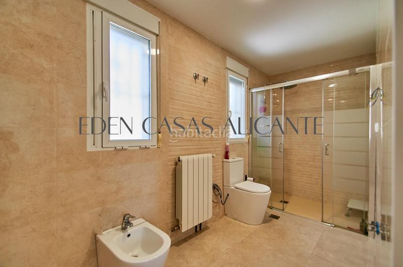 Foto e0233f02-42c2-4e3b-bceb-44a8af0c4360. Chalet villa independiente de 4 dormitorios con piscina privada en Valle del Sol, alicante en Mutxamel