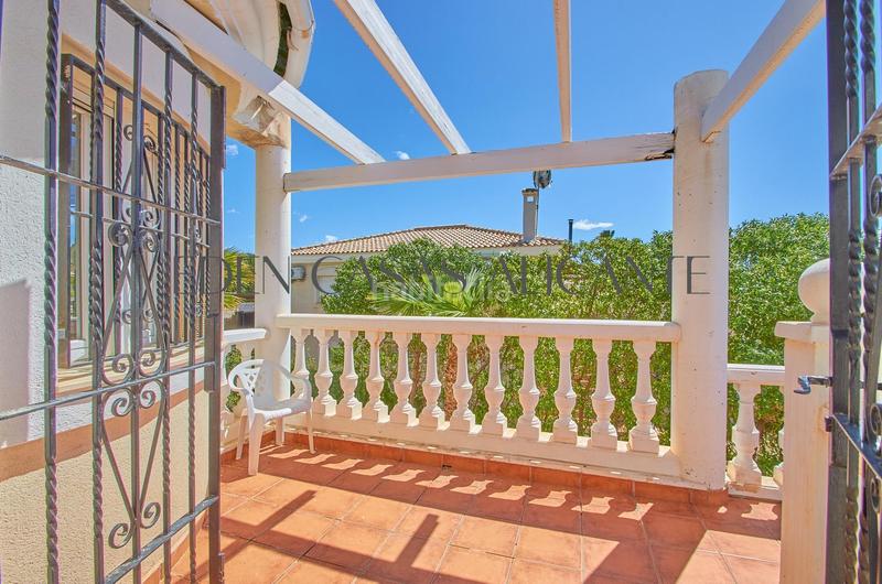 Foto fa7afcc7-4a67-4a95-be6a-a0f381dc8570. Chalet villa independiente de 4 dormitorios con piscina privada en Valle del Sol, alicante en Mutxamel