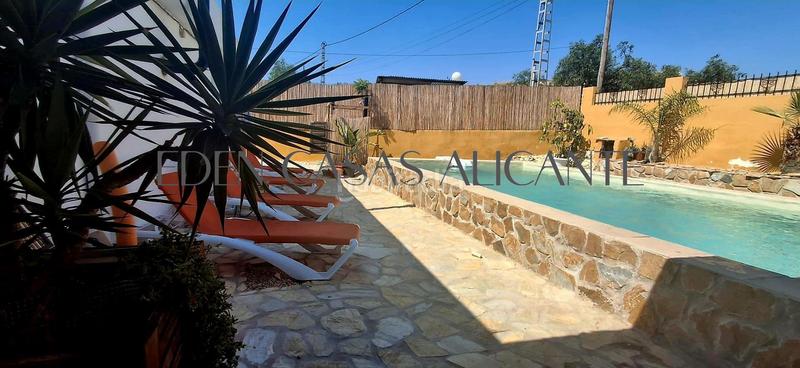 Foto d3ada52d-737a-43ae-b5fa-d7a1a579f41f. Chalet with heating parking in Valle del Sol Mutxamel