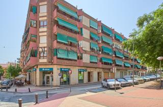 Apartamento  25 d'abril de 1707 1. Apartamento de 3 dormitorios y 1 baño a solo 100 metros de la pl