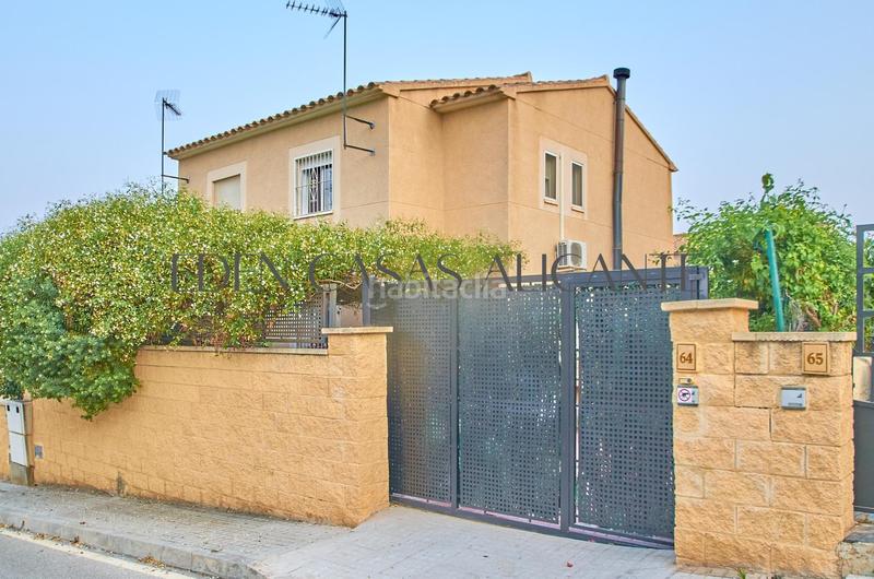 Foto c727385b-939f-4b31-829e-2ca0acd930f7. Casa adosada chalet adosado 3 dormitorios con piscina privada y sotano en aiges en Aigües